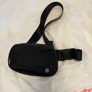 Black belt bag